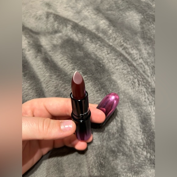 M.A.C Love Me Lipstick - Picture 3 of 4